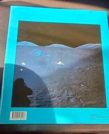 Pages area. Hardcover. One volume. Hardcover blue canvas under illustrated jacket. – photo 4